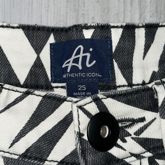 AI authentic icon black and white geometric funky retro pattern jean shorts 25 - Picture 3 of 10